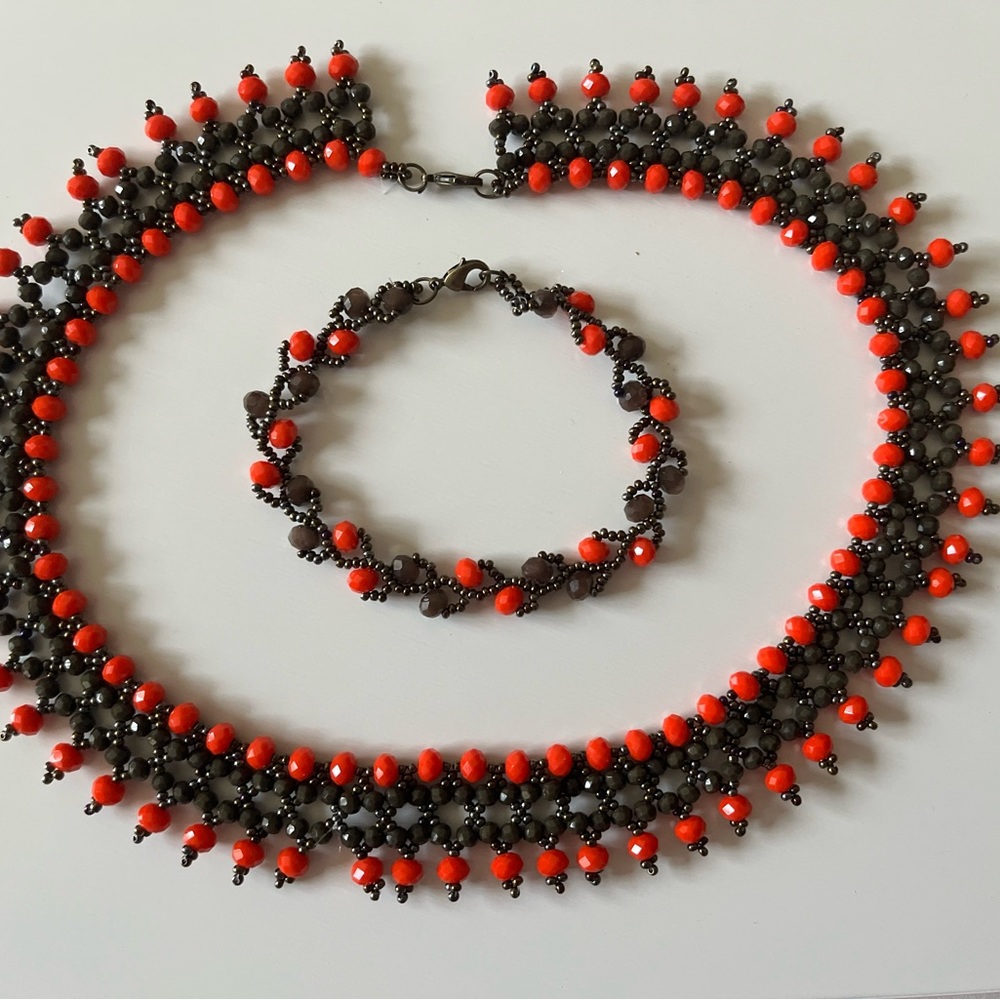 Beads necklace with beads bracelets